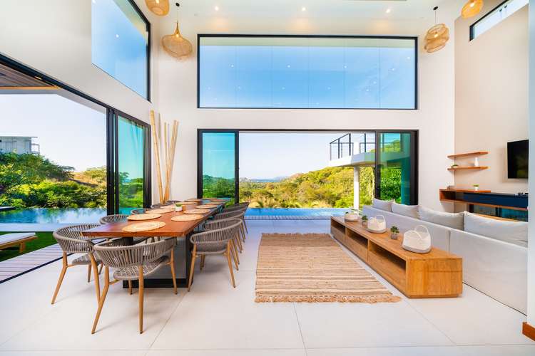Villa de Lujo de Obra Nueva con 6 Habitaciones y Piscina Semi-Olímpica en Venta – Guanacaste