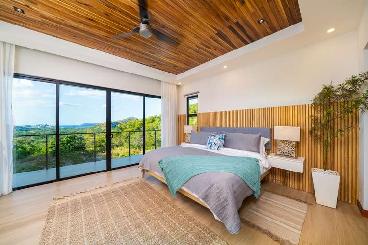 Villa de Lujo de Obra Nueva con 6 Habitaciones y Piscina Semi-Olímpica en Venta – Guanacaste