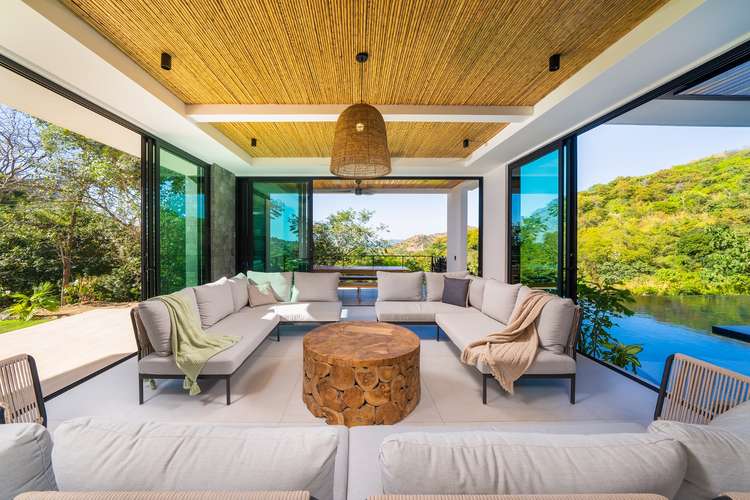 Villa de Lujo de Obra Nueva con 6 Habitaciones y Piscina Semi-Olímpica en Venta – Guanacaste