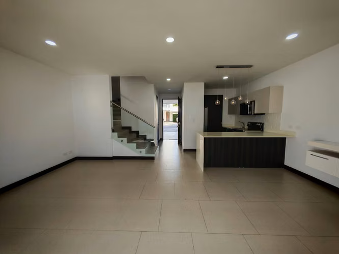 CASA MODERNA CON 3 HABITACIONES EN ESCAZÚ - Imagen 4