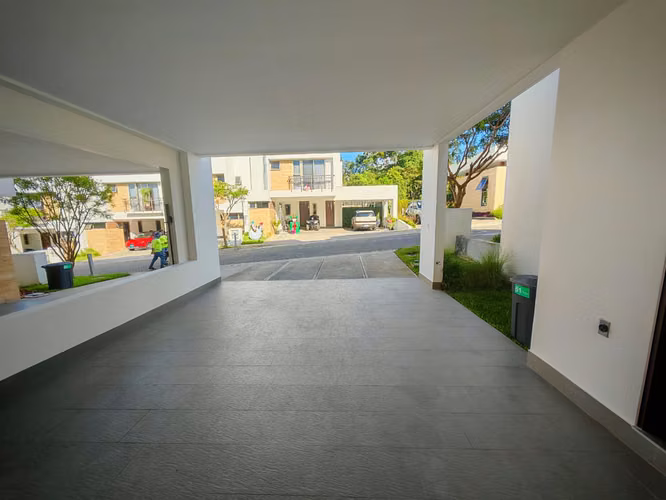 CASA MODERNA CON 3 HABITACIONES EN ESCAZÚ - Imagen 10