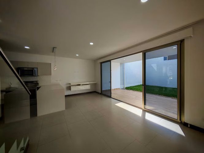 CASA MODERNA CON 3 HABITACIONES EN ESCAZÚ - Imagen 3