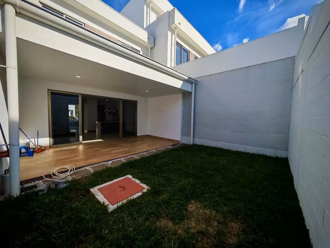 CASA MODERNA CON 3 HABITACIONES EN ESCAZÚ - Imagen 7