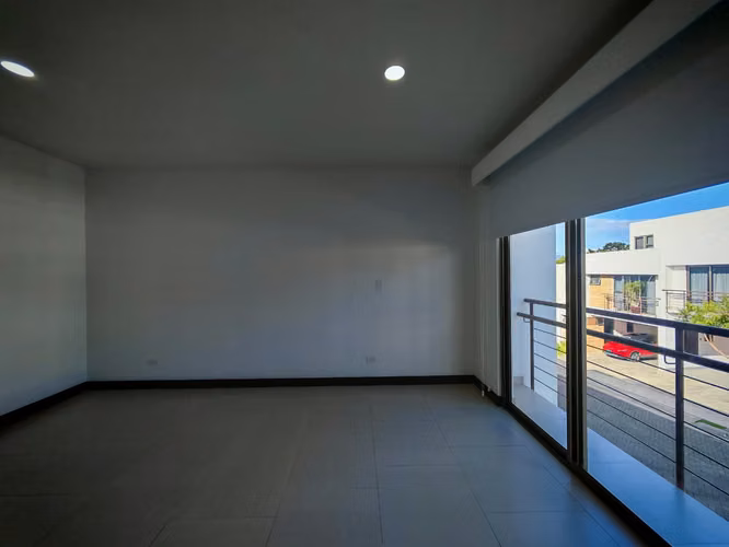 CASA MODERNA CON 3 HABITACIONES EN ESCAZÚ - Imagen 12