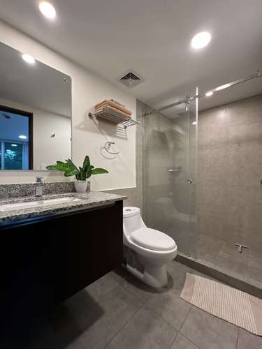SE RENTA hermoso y amplio apartamento de 1 habitación en Torres de Heredia, full amoblado. - Imagen 12