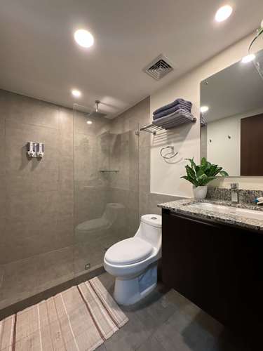 SE RENTA hermoso y amplio apartamento de 1 habitación en Torres de Heredia, full amoblado. - Imagen 9