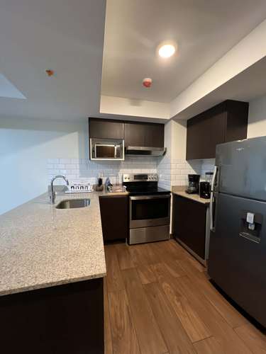 SE RENTA hermoso y amplio apartamento de 1 habitación en Torres de Heredia, full amoblado. - Imagen 3
