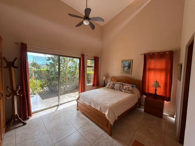 Casa de dos habitaciones con piscina y lote extra en Atenas