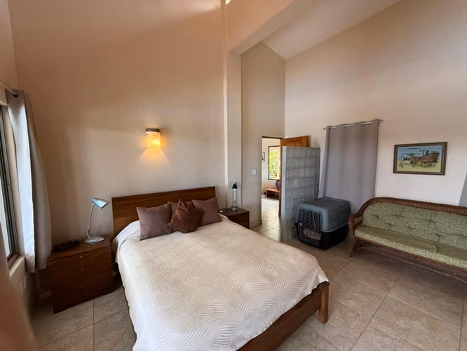 Casa de dos habitaciones con piscina y lote extra en Atenas