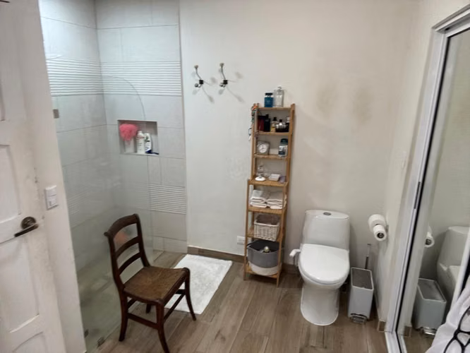 Hermosa Casa de 1 Planta con Piscina en Bello Horizonte, Escazú – 5 Habitaciones + Gran Jardín