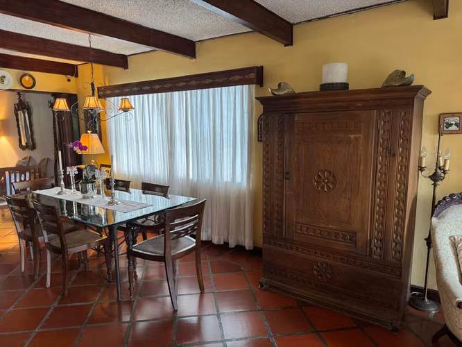Hermosa Casa de 1 Planta con Piscina en Bello Horizonte, Escazú – 5 Habitaciones + Gran Jardín