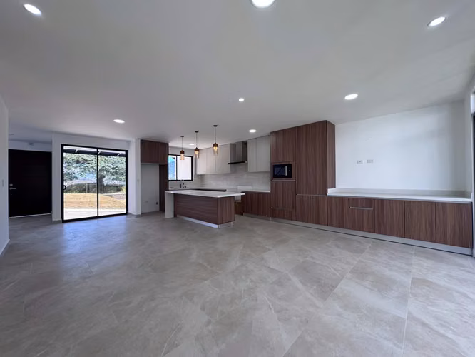 Venta de casa en Condominio Aqua con Amplios Espacios