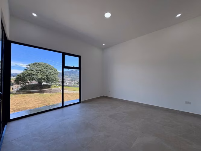 Venta de casa en Condominio Aqua con Amplios Espacios