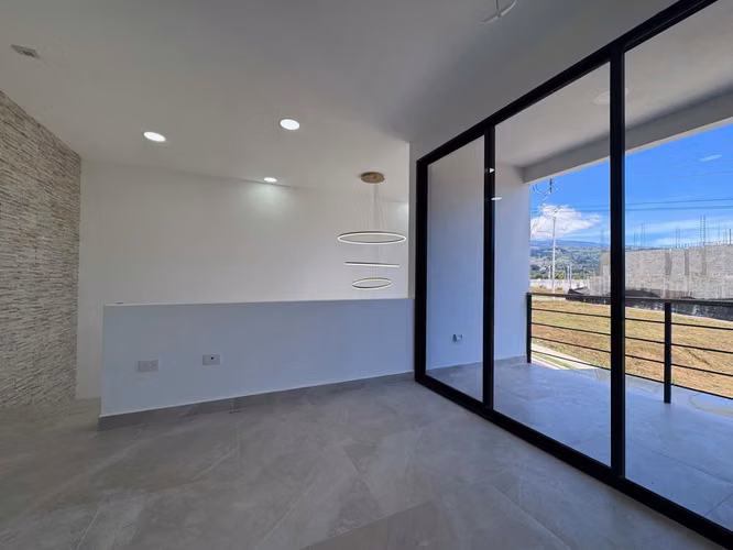 Venta de casa en Condominio Aqua con Amplios Espacios