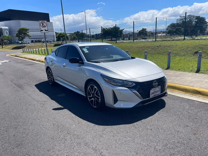 NISSAN SENTRA SR TOPE LINEA 2025 - Imagen 5