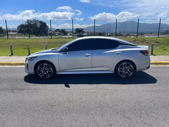 NISSAN SENTRA SR TOPE LINEA 2025 - Imagen 10