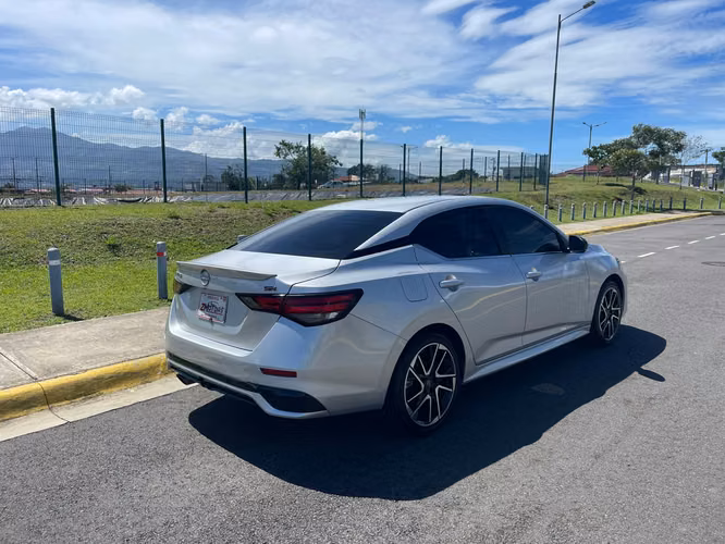 NISSAN SENTRA SR TOPE LINEA 2025 - Imagen 6