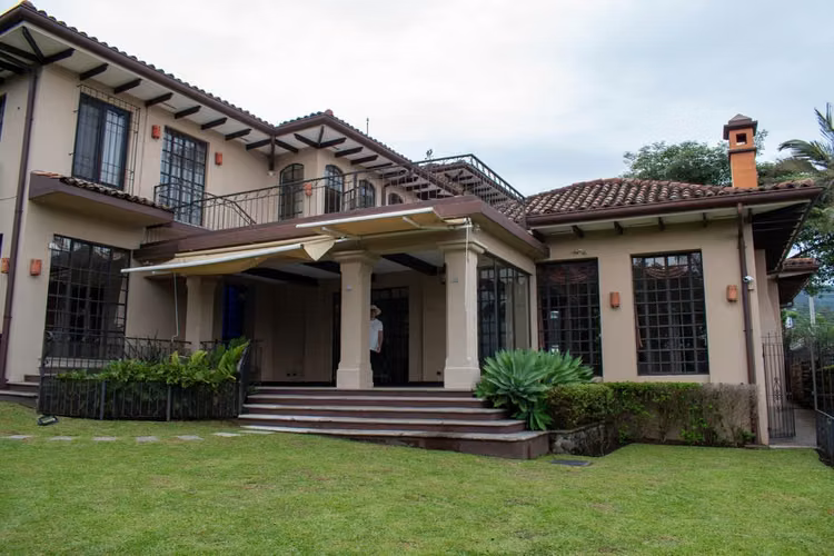 LUJOSA Y AMPLIA CASA EN ESCAZÚ - Imagen 7