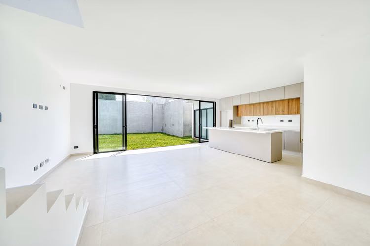 Casa para Estrenar en Condominio Naia en Guachipelín de Escazú 3 Habitaciones y Estudio noj1207jb