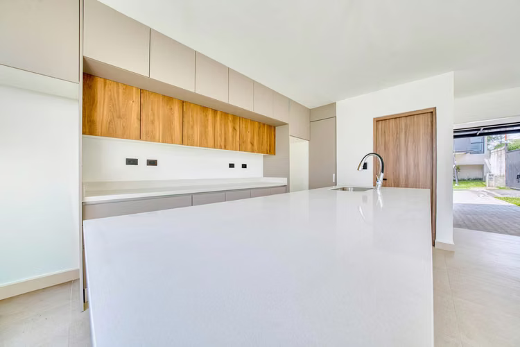 Casa para Estrenar en Condominio Naia en Guachipelín de Escazú 3 Habitaciones y Estudio noj1207jb