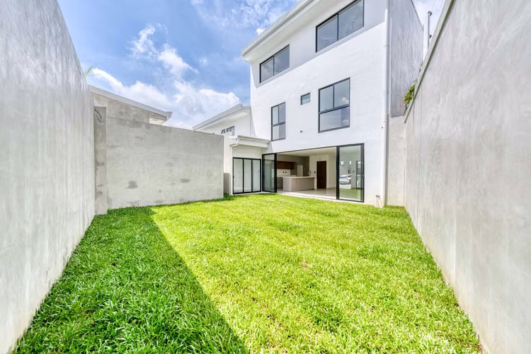 Casa para Estrenar en Condominio Naia en Guachipelín de Escazú 3 Habitaciones y Estudio noj1207jb