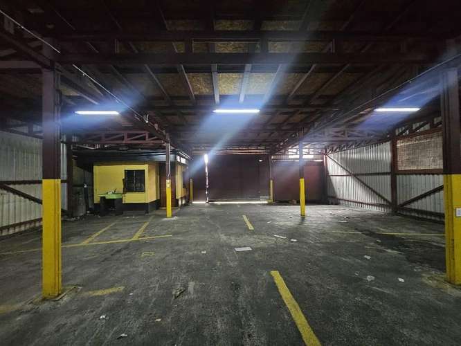 AMPLIA BODEGA CON PARQUEO Y BODEGA EN ALAJUELA CENTRO
