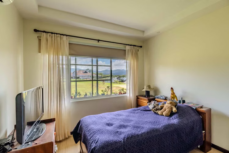 Casa en venta en La Guácima | Moderna, 4 habitaciones, lote amplio – US$390.000