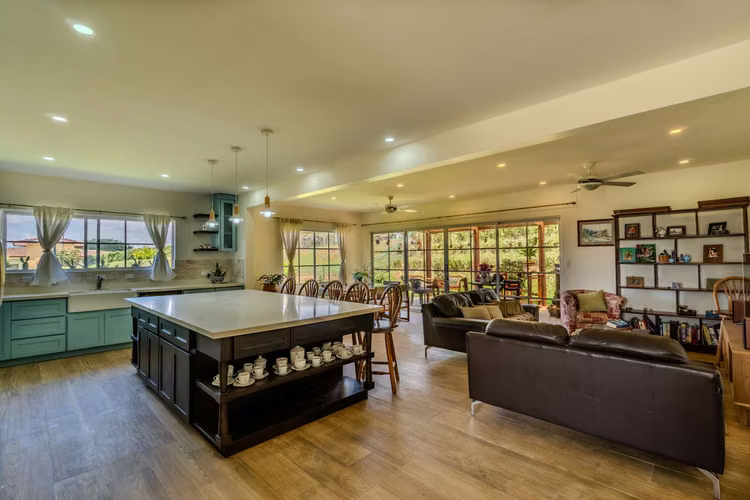 Casa en venta en La Guácima | Moderna, 4 habitaciones, lote amplio – US$390.000