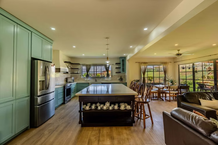 Casa en venta en La Guácima | Moderna, 4 habitaciones, lote amplio – US$390.000