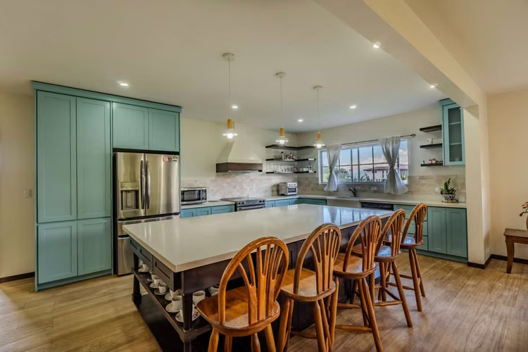 Casa en venta en La Guácima | Moderna, 4 habitaciones, lote amplio – US$390.000