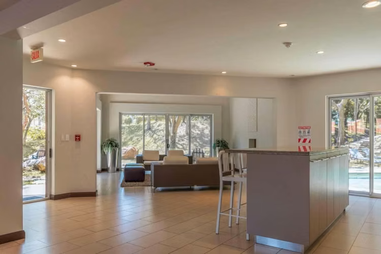 Se vende hermoso apartamento en Escazú con amenidades - Imagen 19