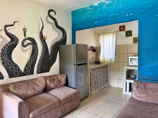 Venta de casa hostel c/piscina y gimnasio, Jacó, Garabito. (MV)