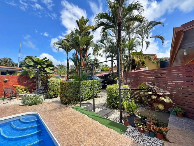 Venta de casa hostel c/piscina y gimnasio, Jacó, Garabito. (MV)