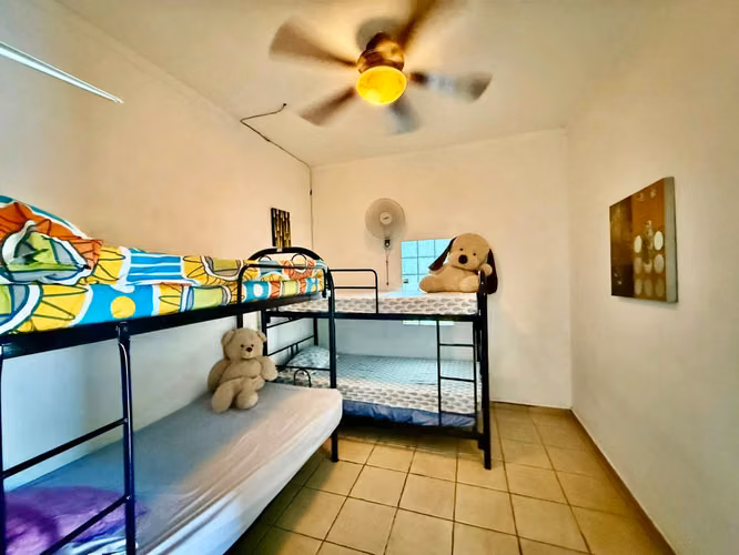 Venta de casa hostel c/piscina y gimnasio, Jacó, Garabito. (MV)