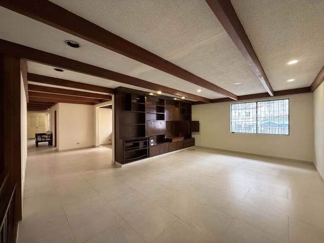 ALQUILER/VENTA DE CASA ESQUINERA ROHRMOSER PAVAS JV559