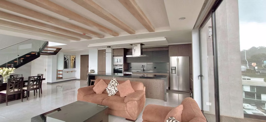 Venta de Apartamento tipo Penthouse en Condominio Golfside