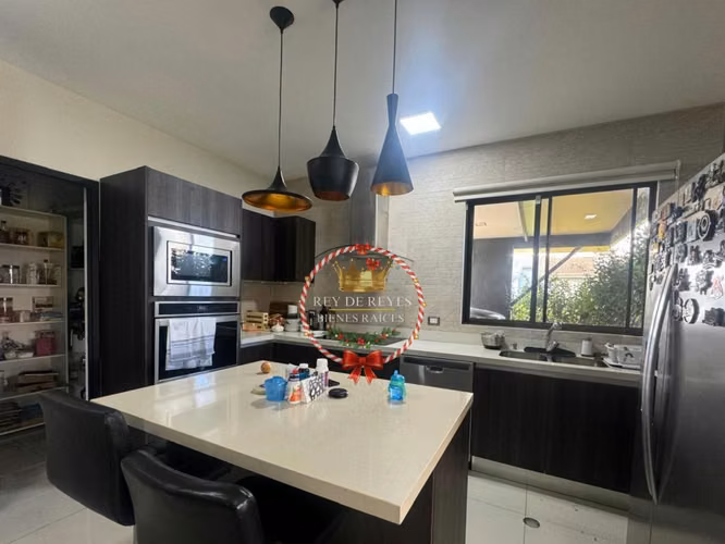 Venta de Casa en Exclusivo Condominio En La Garita de Alajuela