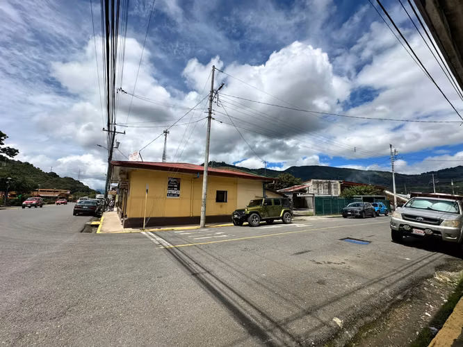 Lote Esquinero en el Corazón de Santa María de Dota
