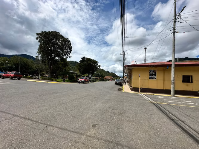 Lote Esquinero en el Corazón de Santa María de Dota
