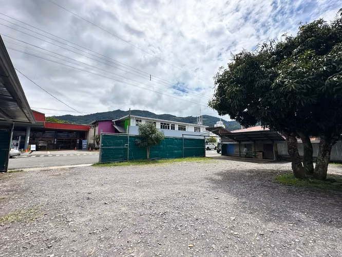 Lote Esquinero en el Corazón de Santa María de Dota