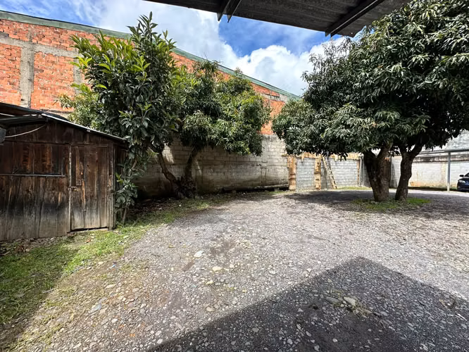 Lote Esquinero en el Corazón de Santa María de Dota