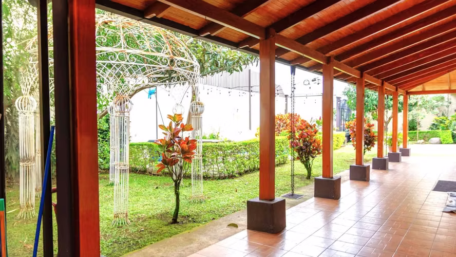 Venta de casa en Mercedes Heredia