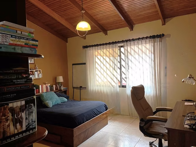 Venta de casa en Mercedes Heredia