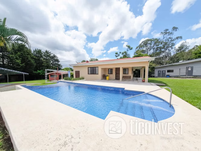 ¡INVERSIÓN! Finca Recreativa a la venta en Desamparados **2186