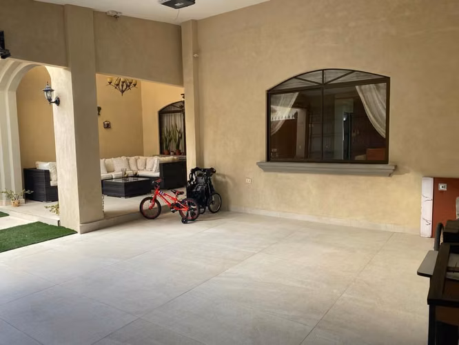 Amplia casa familiar en venta en Rohrmoser! P549