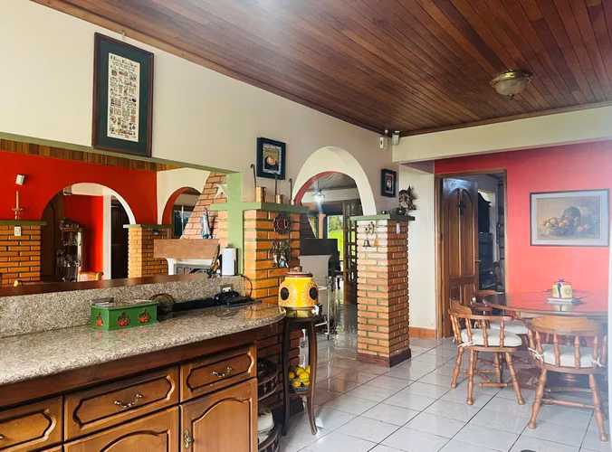 Venta de casa en lote de 2500 m2 San Rafael Angeles Heredia