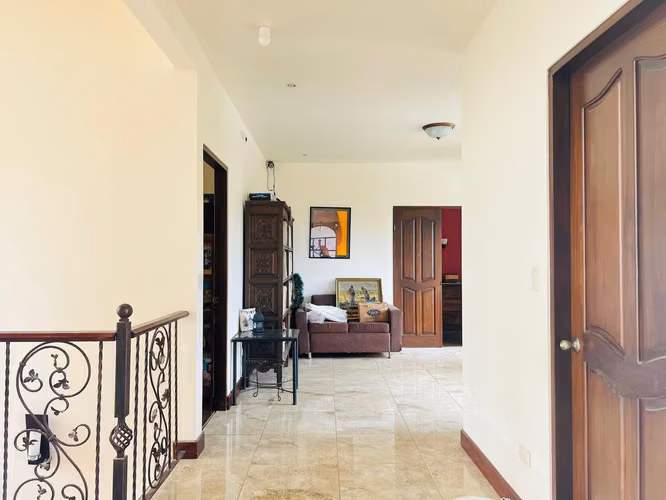 Venta de casa en San Rafael de Coronado en lote de 2500 m2