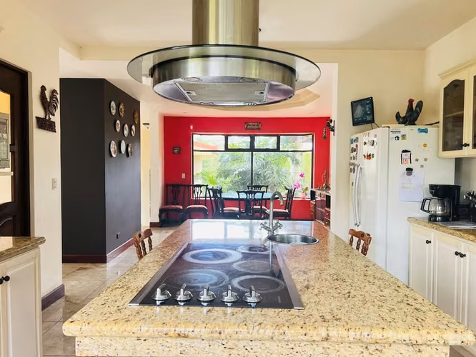 Venta de casa en San Rafael de Coronado en lote de 2500 m2