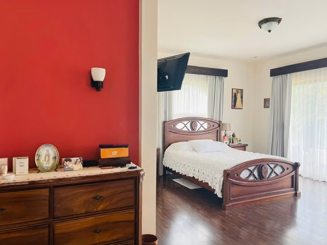 Venta de casa en San Rafael de Coronado en lote de 2500 m2
