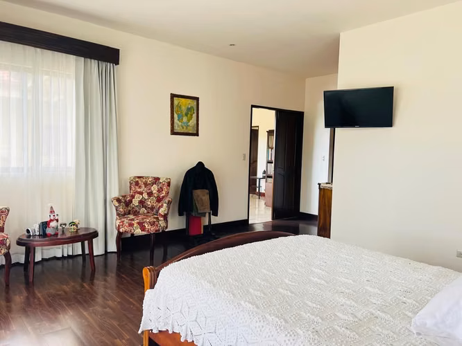 Venta de casa en San Rafael de Coronado en lote de 2500 m2